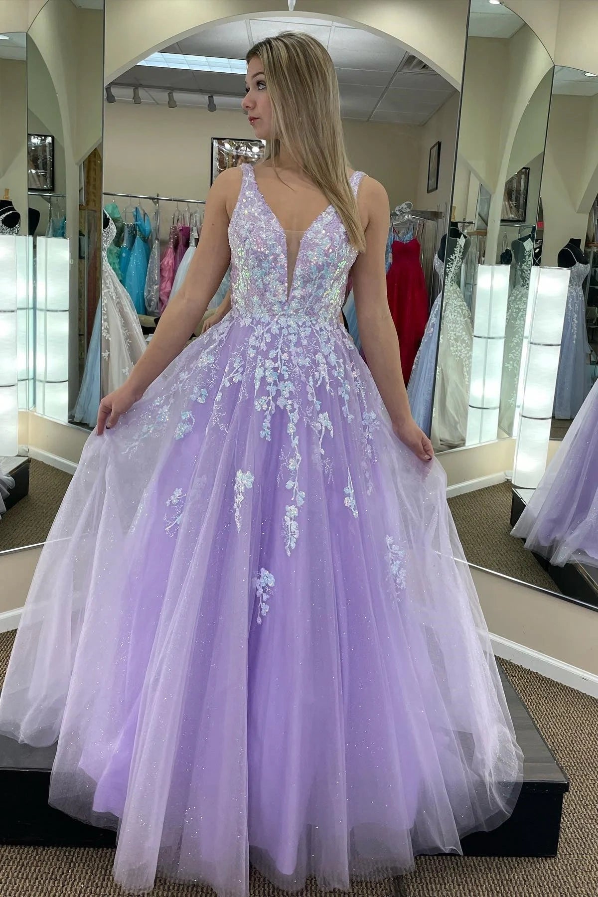 Weekend Flash Sale Lilac Tulle A-Line Appliques Backless Party Prom Dress