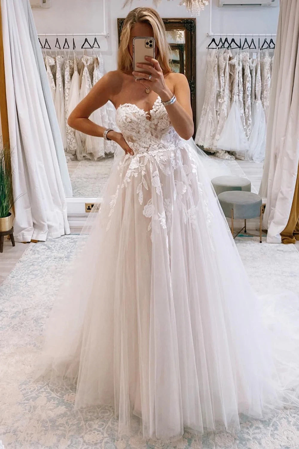 Great Deals Sweetheart Strapless Tulle A-Line Appliques Wedding Dress