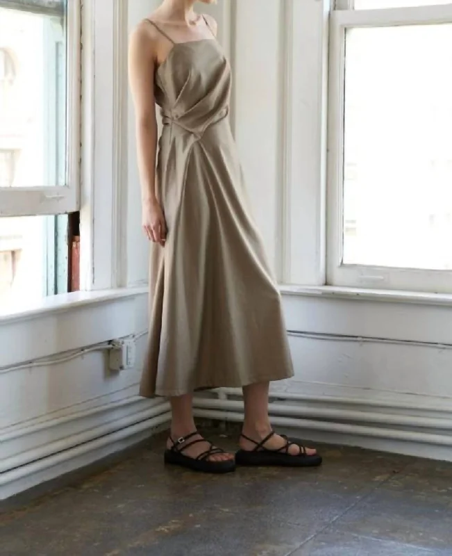 Final Clearance A Woven Midi Dress In Mocha