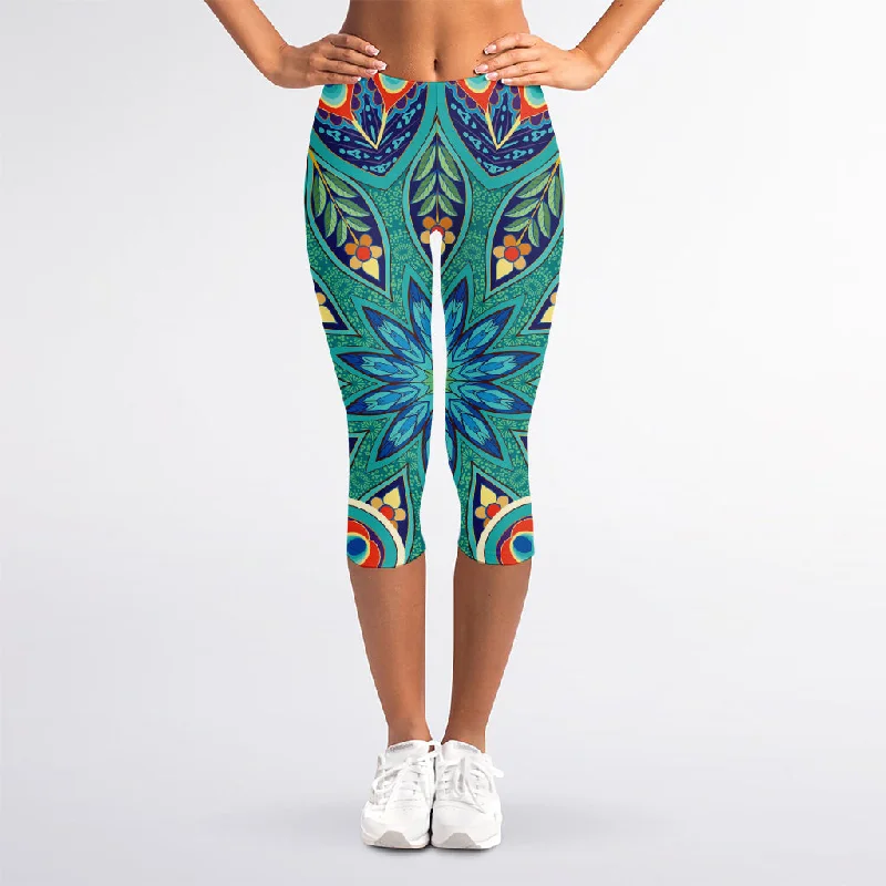 Midnight Madness Peacock Feather Floral Pattern Print Women's Capri Leggings