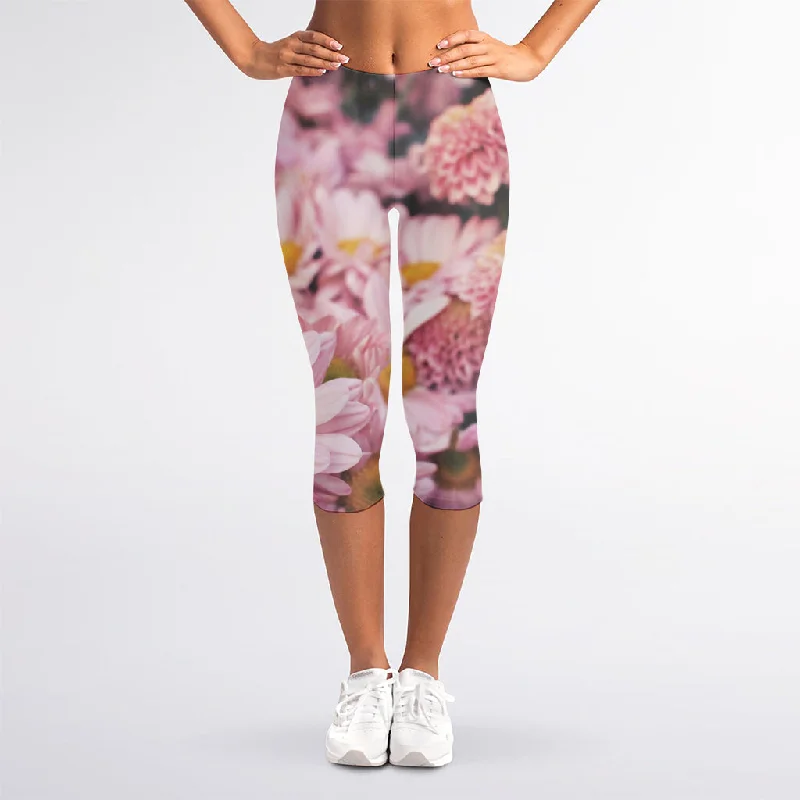 Can't Be Beat Pink Flowers Print Women's Capri Leggings