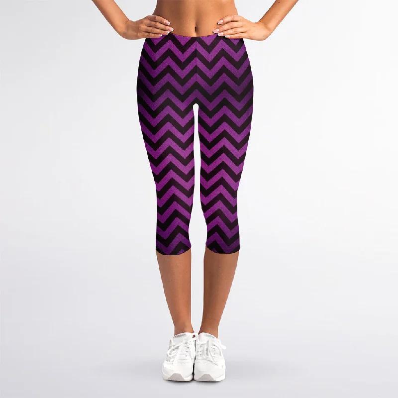 Early Bird Discount Purple And Black Chevron Pattern Print Women's Capri Leggings
