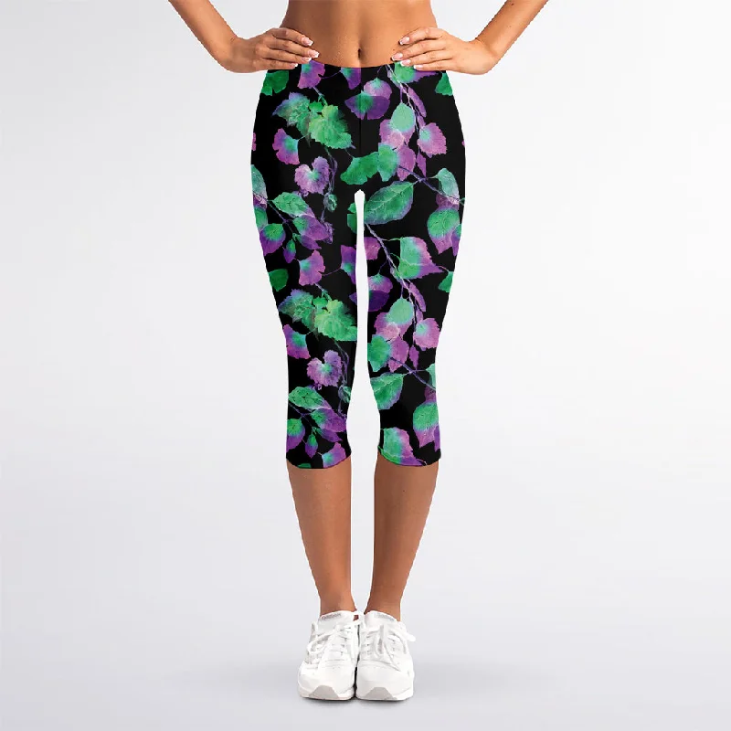 Unmissable Offer Purple And Green Leaf Pattern Print Women's Capri Leggings