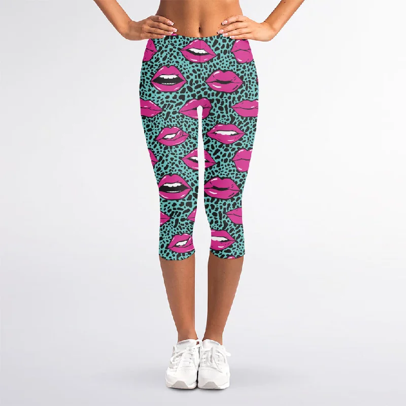 Deal Frenzy Purple Lips Pattern Print Women's Capri Leggings