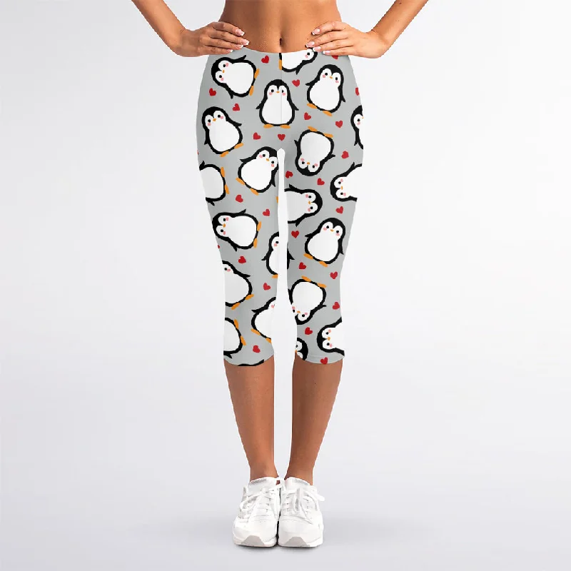 Hurry In Red Heart And Penguin Pattern Print Women's Capri Leggings
