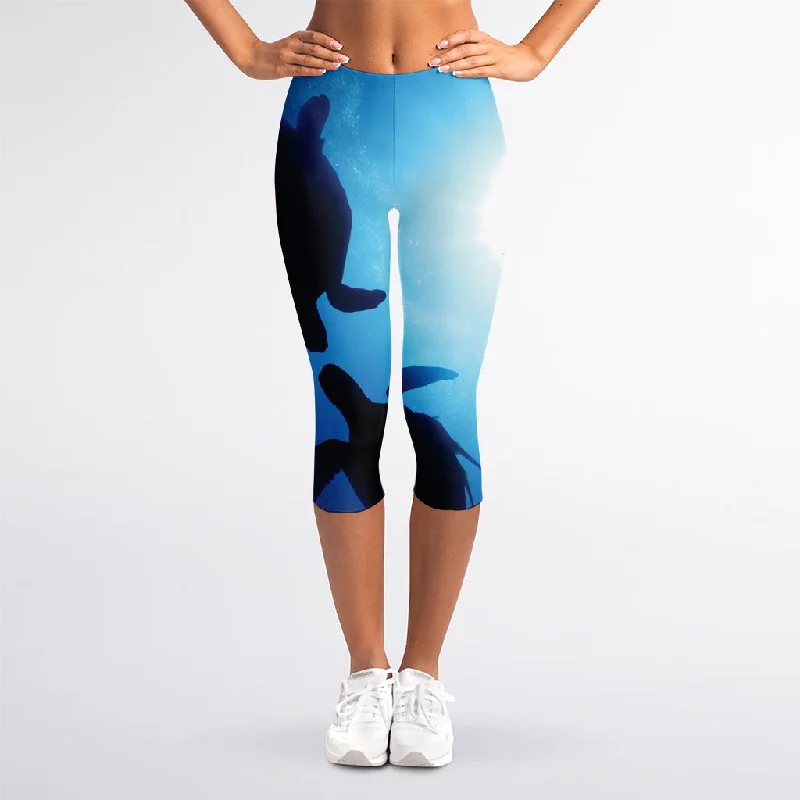 Deal Mania Sea Turtle Family Underwater Print Women's Capri Leggings