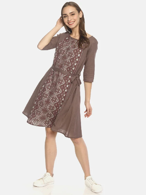 Must-Have Deals Grey Printed Dress With Tie-up Belt